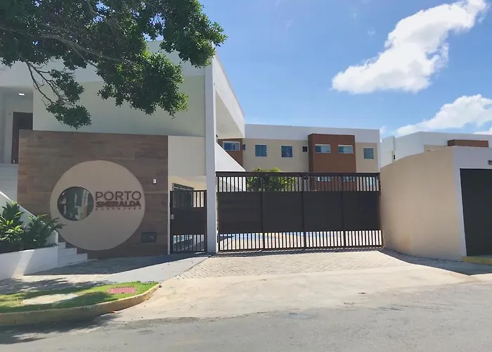 Porto Smeralda Guarajuba 100m praiaPousada